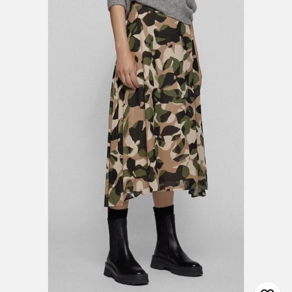 hugo boss 100% silk ASYMMETRIC-HEM SKIRT IN
GRAPHIC-PRINT Camo size 2 - Picture 2 of 12